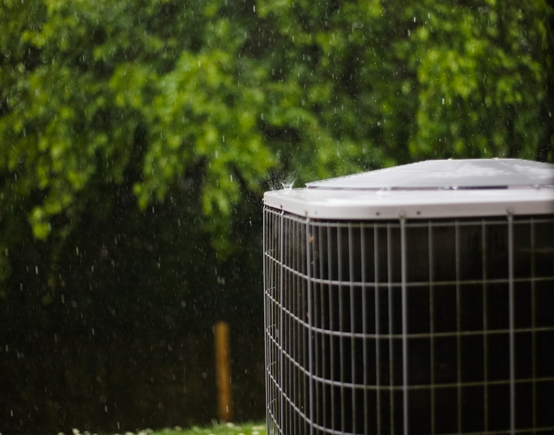 Refrigerant leaks how to spot them and know when to call a professional hero image